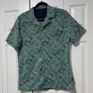 Tahari Green Leaf-Print Short Sleeve Button-Down Shirt A-12